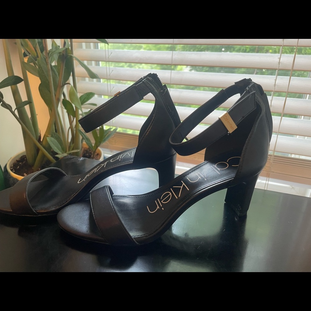 Never been worn size 6 Calvin Klein ankle strap sandals . - Picture 6 of 7